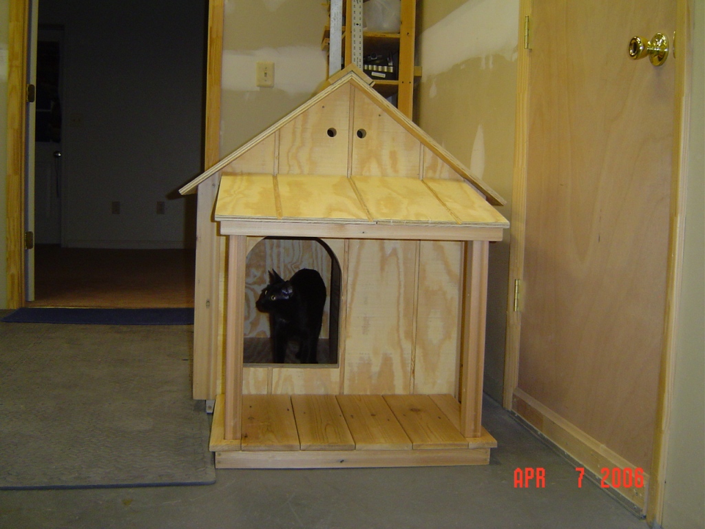 Insulated Dog House – WoodBin